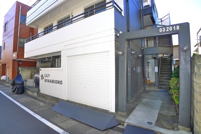 物件外観写真3　(エントランス部分)