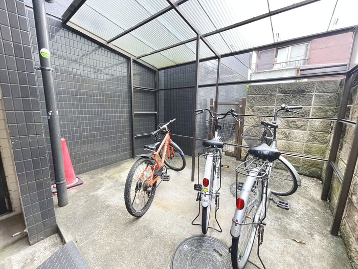 物件外観写真5　(駐輪場)