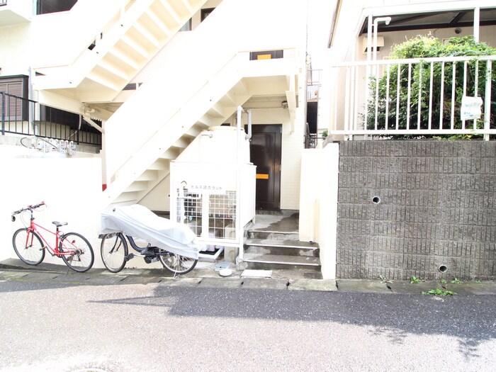 物件外観写真2　(エントランス部分)