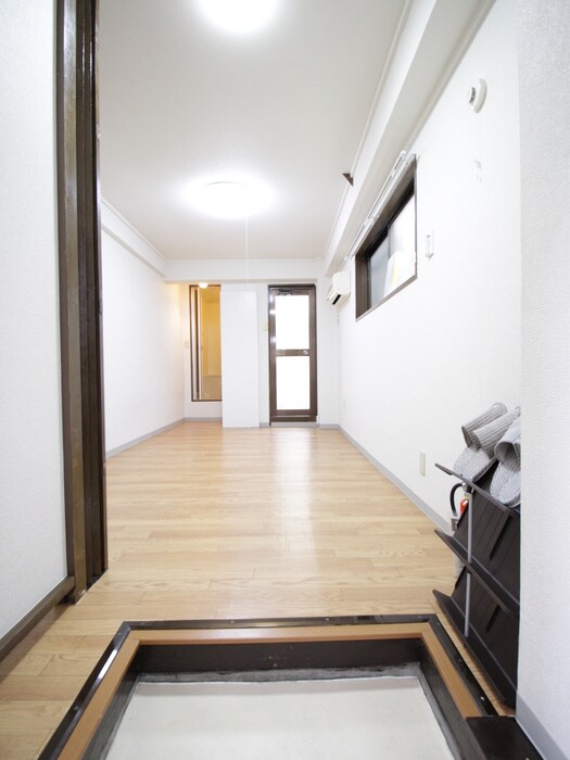 物件内観写真10　(玄関)