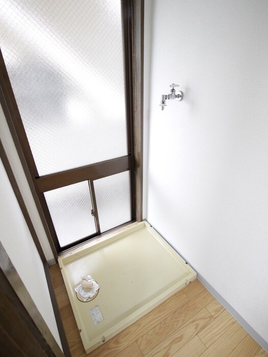 物件内観写真14　(洗濯機置場)