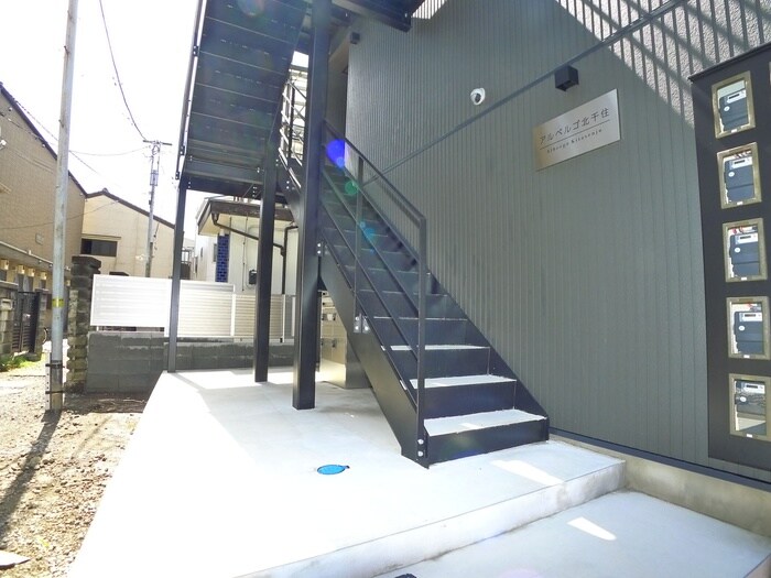 物件外観写真3　(エントランス部分)