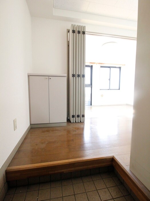 物件内観写真8　(玄関)