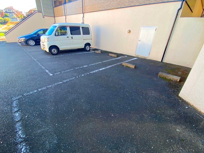 物件外観写真3　(駐車場)