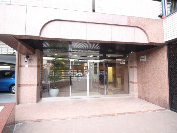 物件外観写真5　(エントランス部分)