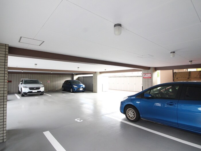 物件外観写真6　(駐車場)