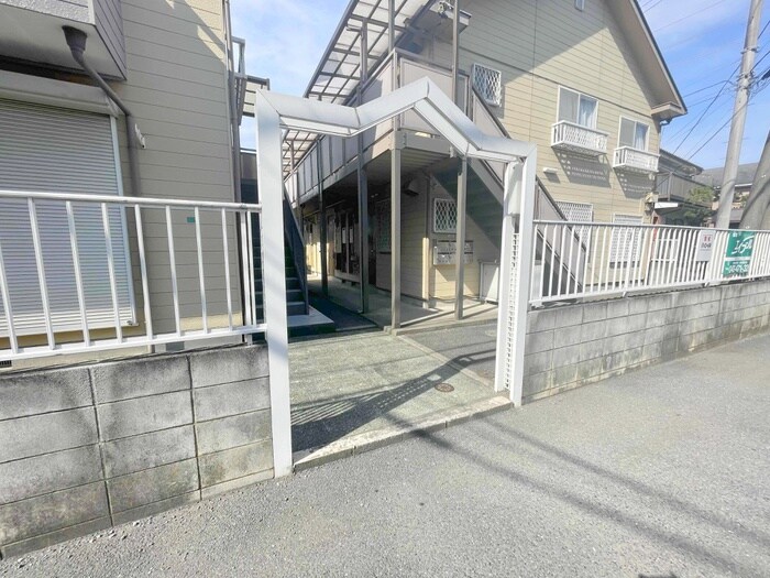 物件外観写真3　(エントランス部分)