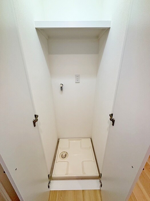 物件内観写真16　(洗濯機置場)