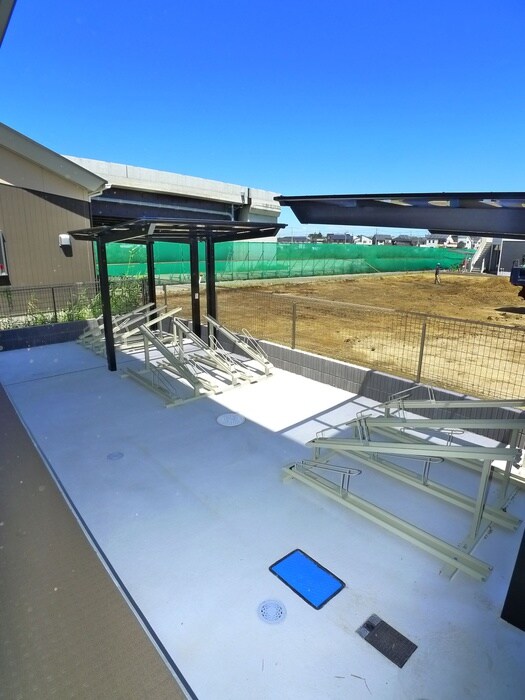 物件外観写真3　(駐輪場)