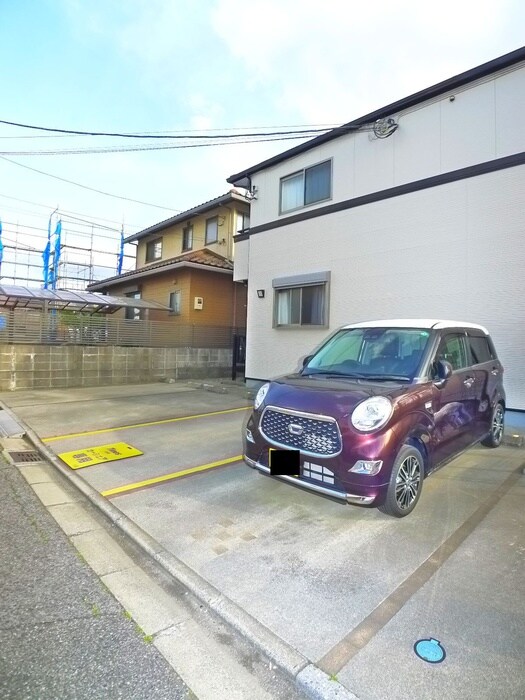 物件外観写真2　(駐車場)