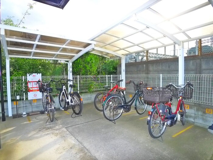 物件外観写真3　(駐輪場)