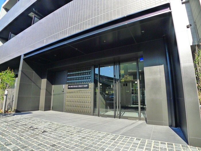 物件外観写真3　(エントランス部分)