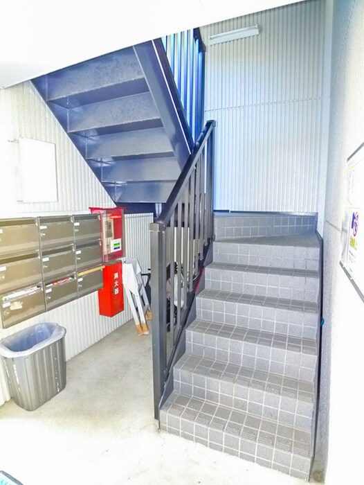 物件外観写真6　(エントランス部分)