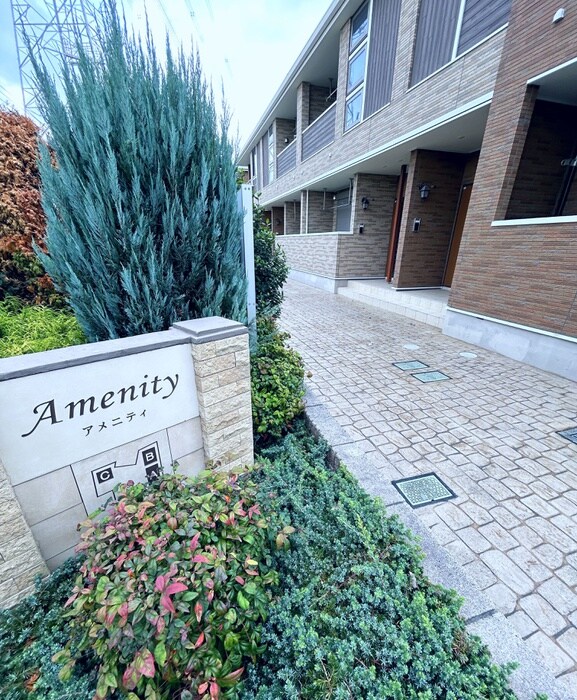 物件外観写真3　(エントランス部分)