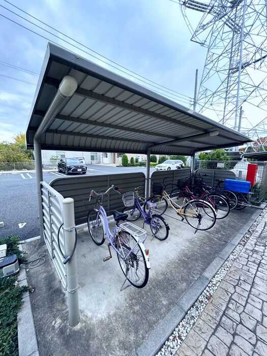 物件外観写真5　(駐輪場)