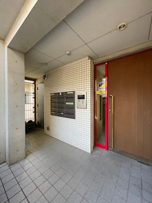 物件外観写真3　(エントランス部分)