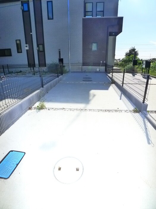 物件外観写真4　(駐車場)