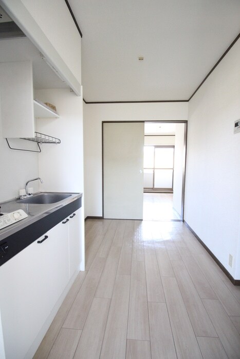 物件内観写真3　(廊下)