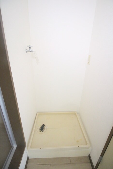 石井ハイツの洗濯機置場