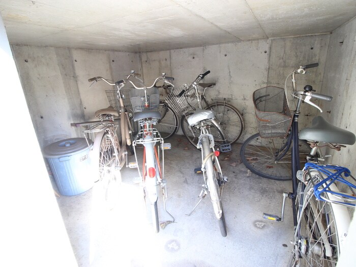 物件外観写真3　(駐輪場)