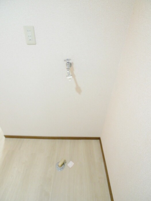 物件内観写真11　(洗濯機置場)