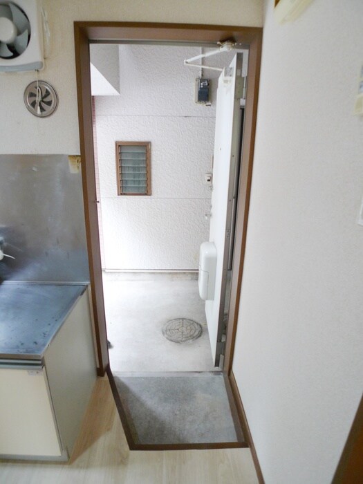 物件内観写真14　(玄関)