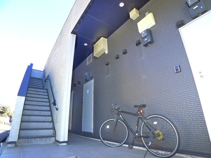 物件外観写真4　(エントランス部分)