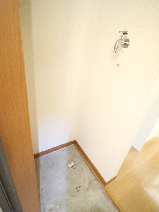 物件内観写真13　(洗濯機置場)