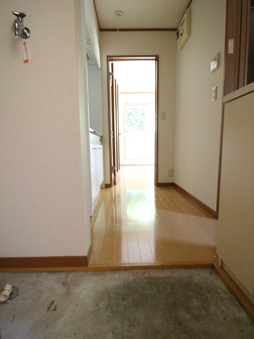 物件内観写真18　(玄関)