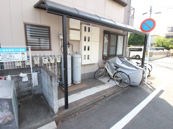 物件外観写真4　(駐輪場)