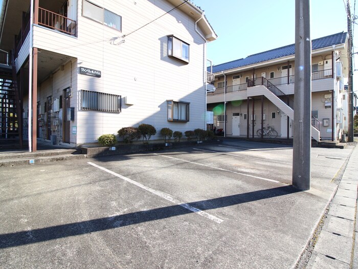 物件外観写真4　(駐車場)