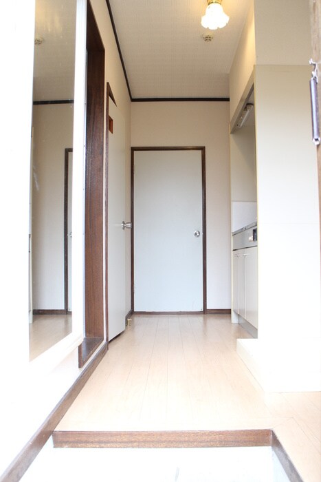 物件内観写真10　(玄関)