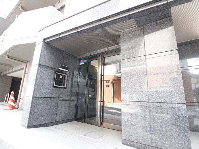 物件外観写真4　(エントランス部分)