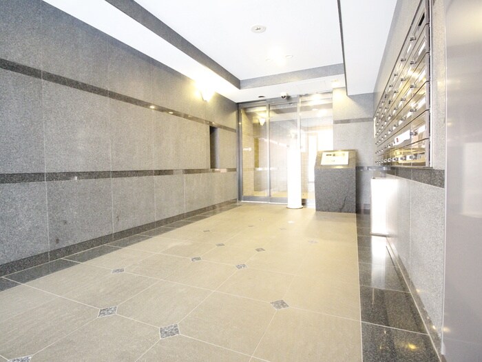 物件外観写真5　(エントランス部分)