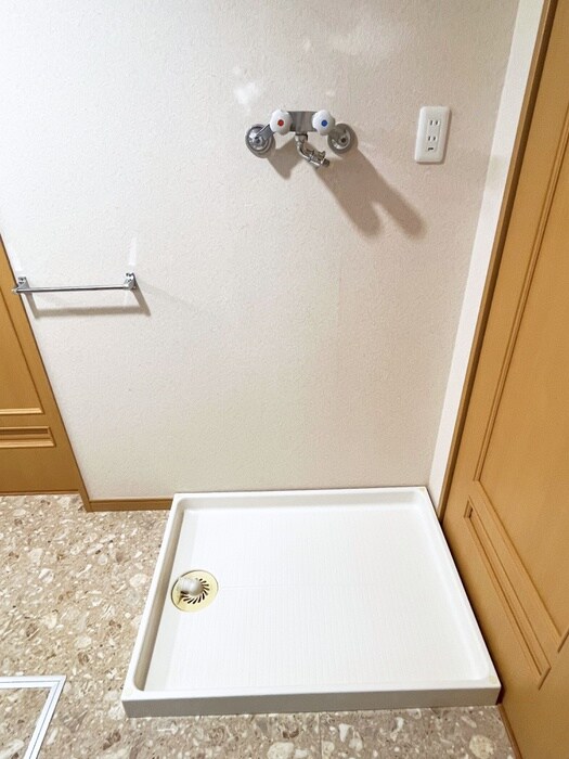 物件内観写真17　(洗濯機置場)