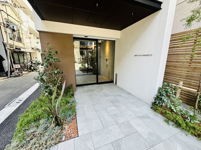 物件外観写真2　(エントランス部分)