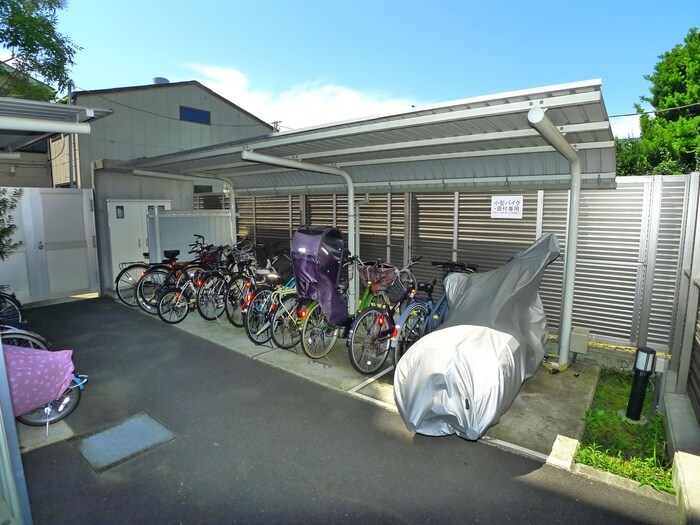 物件外観写真4　(駐輪場)
