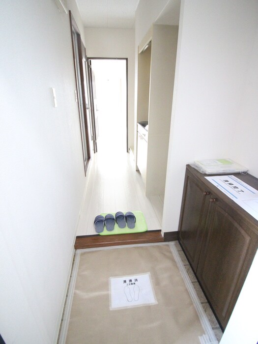 物件内観写真8　(玄関)