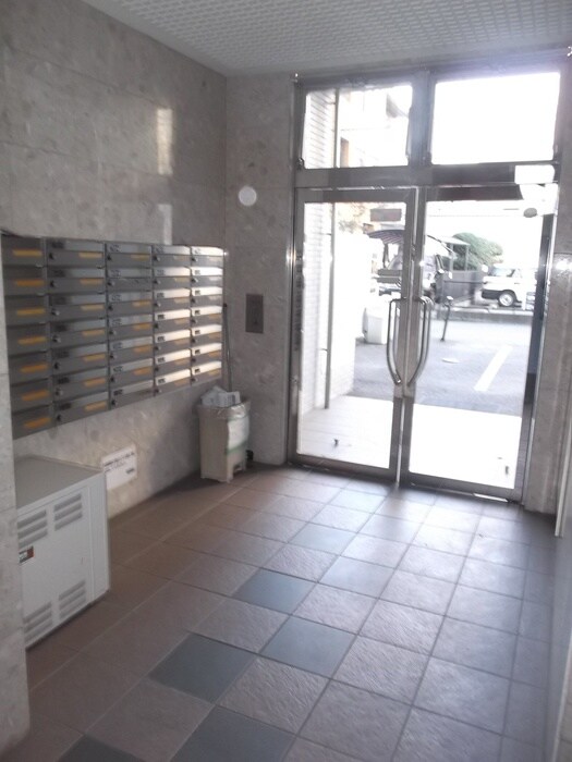 物件外観写真4　(エントランス部分)