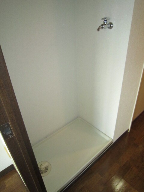 物件内観写真12　(洗濯機置場)