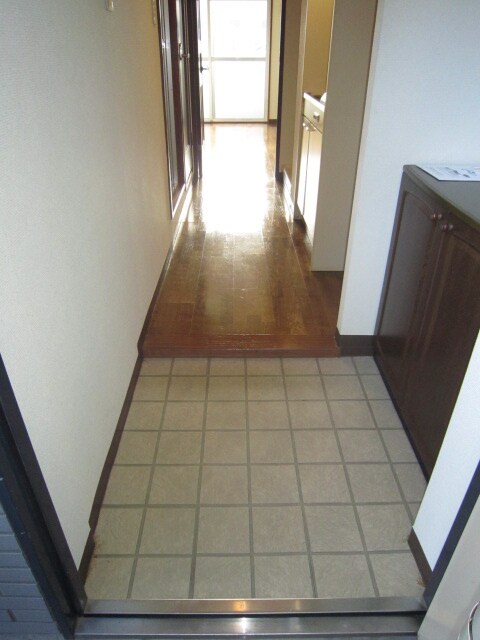 物件内観写真16　(玄関)