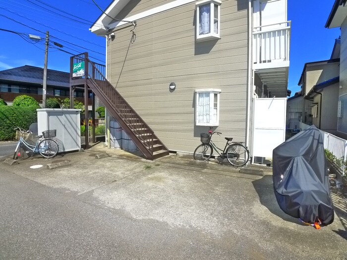 物件外観写真3　(駐輪場)