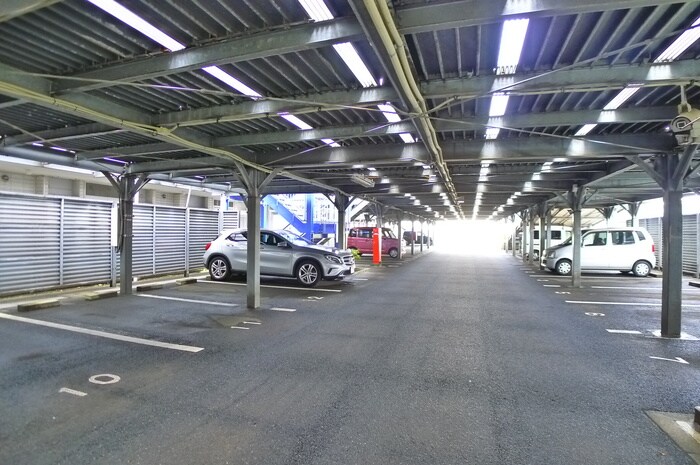 物件外観写真5　(駐車場)