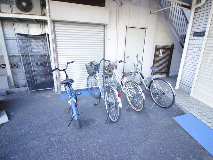 物件外観写真2　(駐輪場)