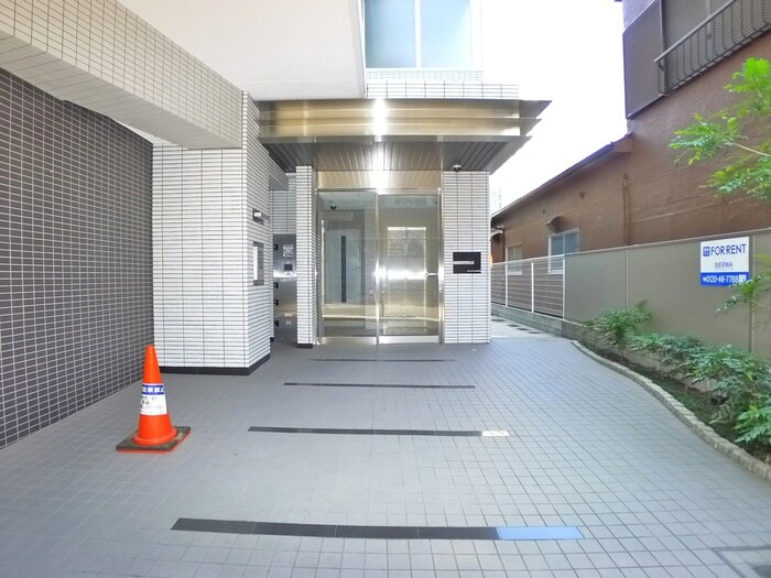 物件外観写真2　(エントランス部分)