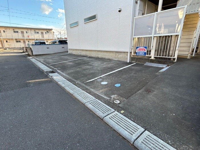 物件外観写真5　(駐車場)