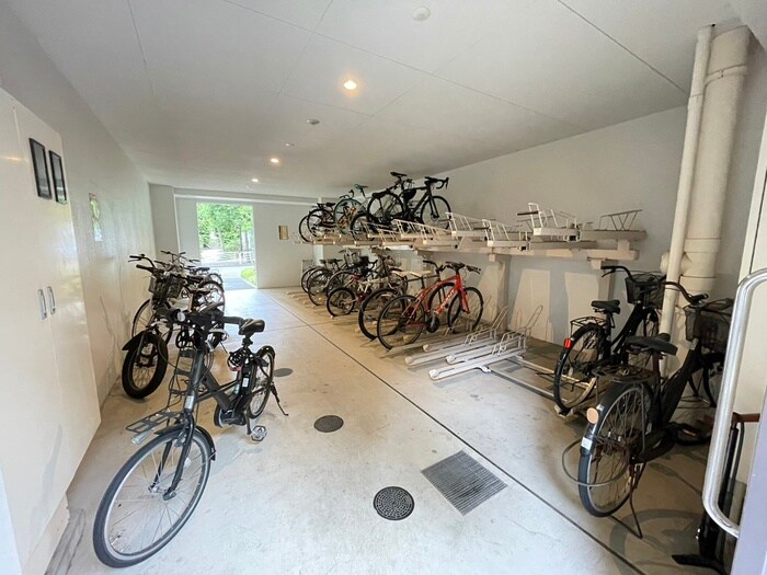 物件外観写真3　(駐輪場)