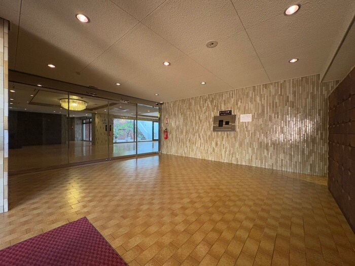 物件外観写真4　(エントランス部分)