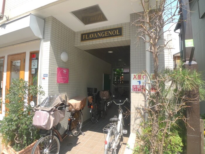 物件外観写真2　(エントランス部分)