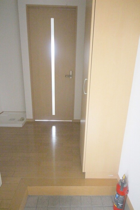 物件内観写真8　(玄関)